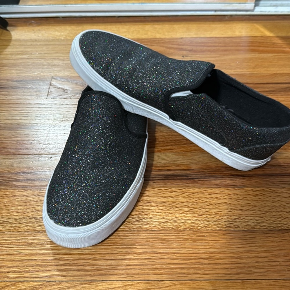 Vans black glitter slip on. Women’s size 11. Very Good condition.